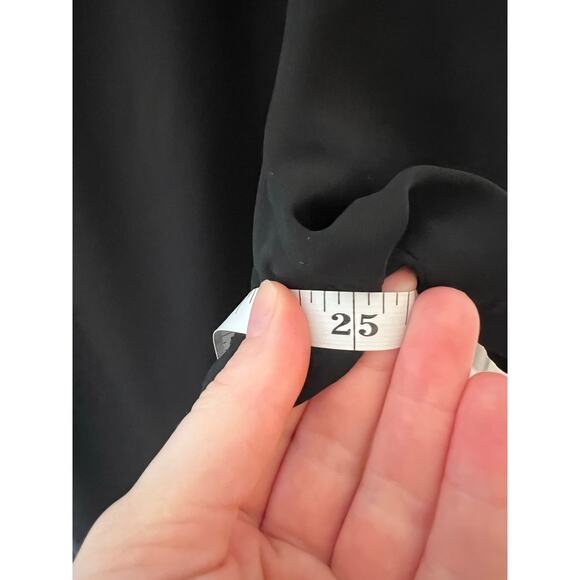 Torrid Women's 1 - 1X Black Puff Sleeve Blouse Short Sleeve V Neck Half Button - Picture 5 of 10